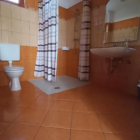 Nefelejcs Fagyizo Es Apartmanhaz Kistolmacs Exterior photo