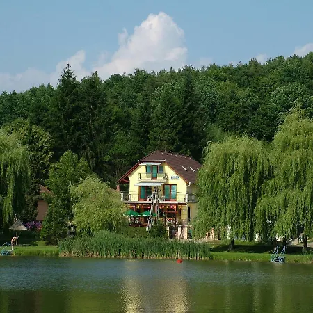 Nefelejcs Fagyizo Es Apartmanhaz Kistolmacs Exterior photo