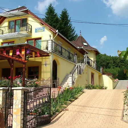 Nefelejcs Fagyizo Es Apartmanhaz Kistolmacs Exterior photo