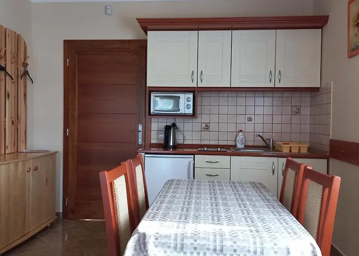 Nefelejcs Fagyizo Es Apartmanhaz