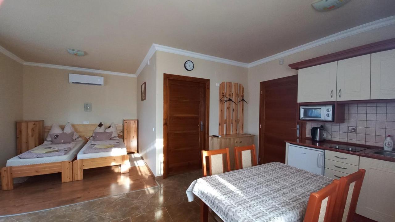 Nefelejcs Fagyizo Es Apartmanhaz * Kistolmacs