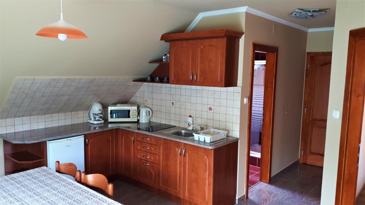 Apartment Nefelejcs Fagyizo Es Apartmanhaz Kistolmacs
