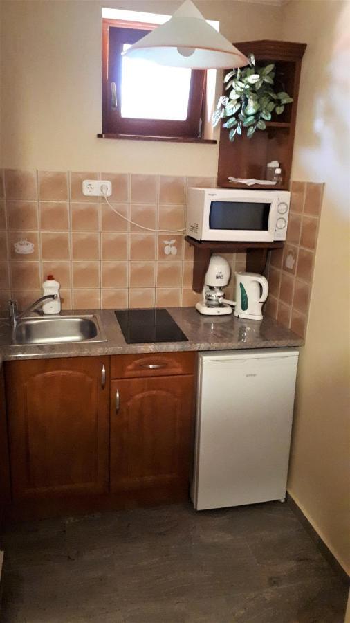Nefelejcs Fagyizo Es Apartmanhaz Apartment Kistolmacs